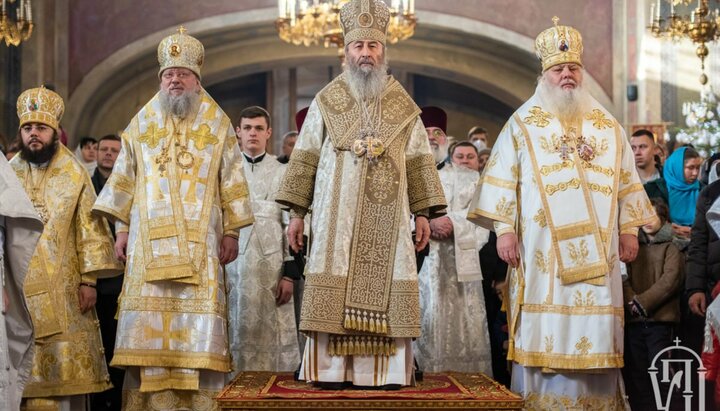 Предстоятель УПЦ очолив літургію в кафедральному соборі Чернівців