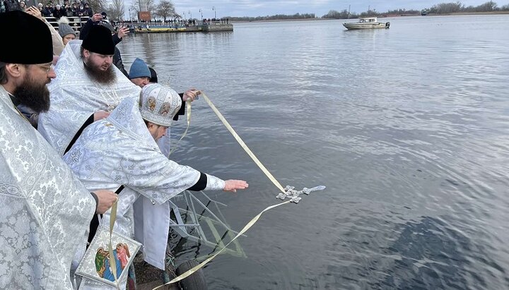 С молитвой и радостью: как в епархиях УПЦ встретили праздник Богоявления