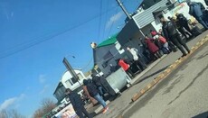 Тысячи украинцев пытаются пересечь западную границу страны