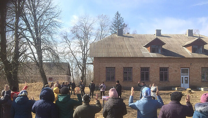Сторонники ПЦУ захватили храм УПЦ в селе Дворец Хмельницкой области