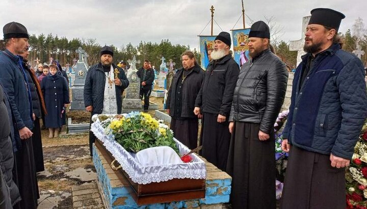 В Черновицкой и Волынской епархиях УПЦ попрощались с погибшими воинами