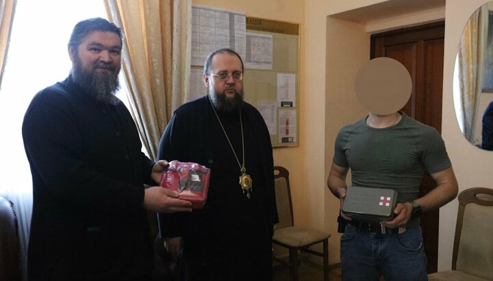 Ректор КДАиС передал медикаменты для бойцов спецназа