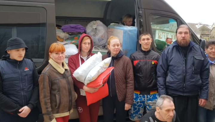 Черновицкая епархия УПЦ передала гумпомощь беженцам в Горишних Шеровцах
