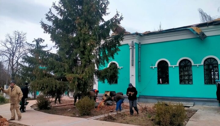 В Чернигове начали восстанавливать поврежденный обстрелами храм