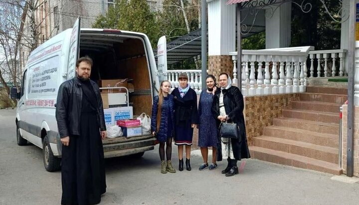 Община винницкого храма передала гумпомощь в госпиталь ветеранов войны