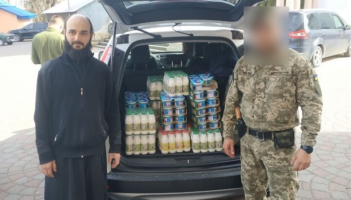 Черновицкая епархия УПЦ передала военным гумпомощь от Румынской Церкви
