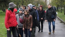 В Горишних Плавнях священник УПЦ организовал для беженцев экскурсию в музей