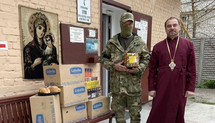 Настоятель храма в Запорожье передал нуждающимся помощь от общины