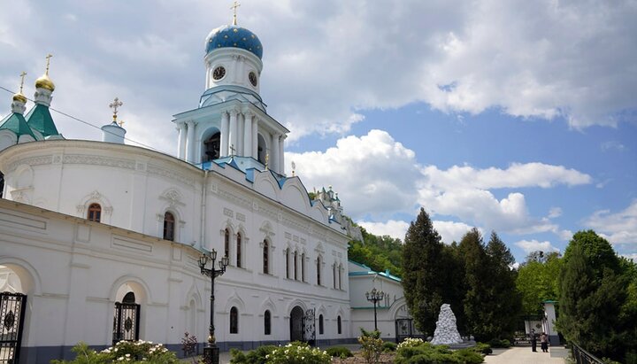 В Святогорской лавре рассказали, как живет обитель в зоне боевых действий