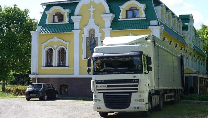 В Полтавскую епархию доставили 20 тонн гумпомощи из Польши