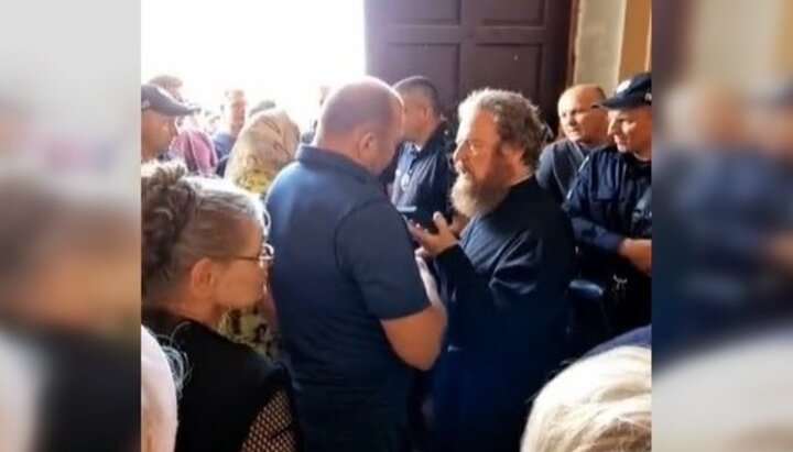 На Троицу будем здесь служить: ПЦУ снова угрожает общине собора в Шепетовке