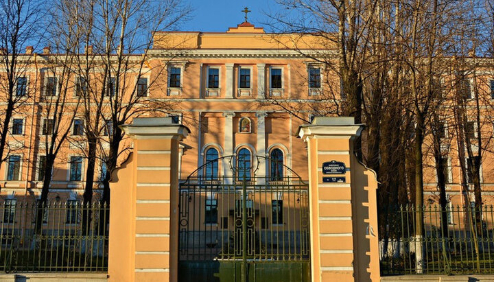 Зеленский ввел санкции против Петербургской духовной академии и ее ректора