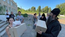 Митрополит Варсонофий передал гумпомощь вынужденным переселенцам