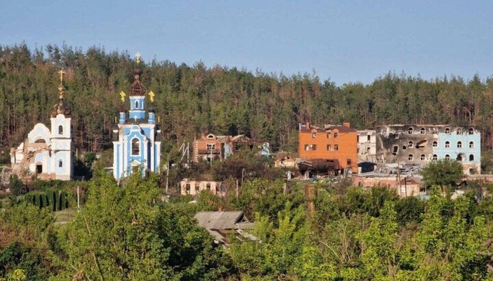 Митрополит Арсений показал разрушения Святогорской лавры