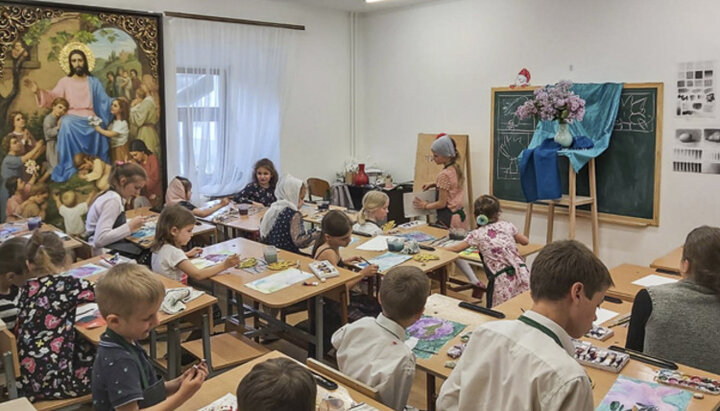 В Киево-Печерской лавре приглашают на курсы колокольного звона и живописи