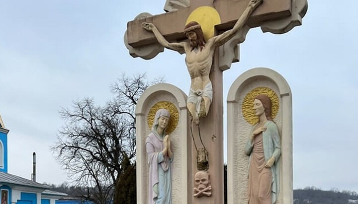 Акт вандализма в пгт Мурованые Куриловцы. Фото: news.church.ua