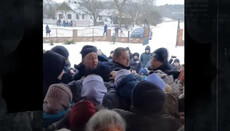 Храм УПЦ в Стрельске активисты ПЦУ штурмовали при бездействии полиции – СМИ