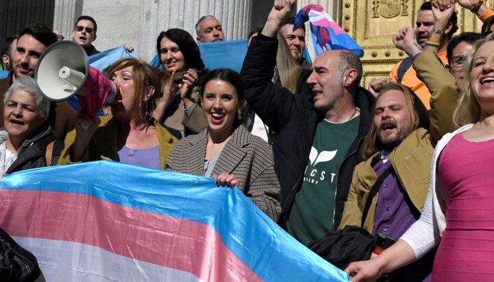 Spanish Minister of Equality Irene Montero at a rally in support of the bill on simplified gender change. Photo: afp.com