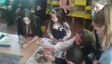 На Буковині для школярів провели майстер-клас із розпису великодніх яєць (ФОТО)