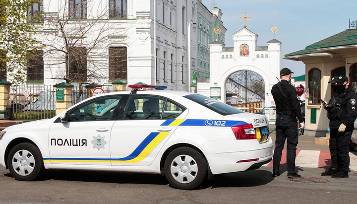 Полиция проверяет все выезжающие с Киево-Печерской лавры автомобили. Фото: rbc.ru