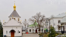 Верующим УПЦ закрыли доступ еще в три храма киевской Лавры