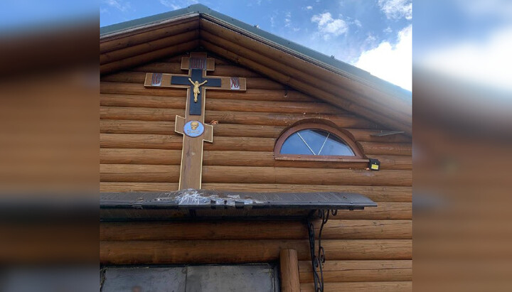 Злоумышленники осквернили распятие на Владимирском храме Львова. Фото: «Дозор на "Первом Казацком"»