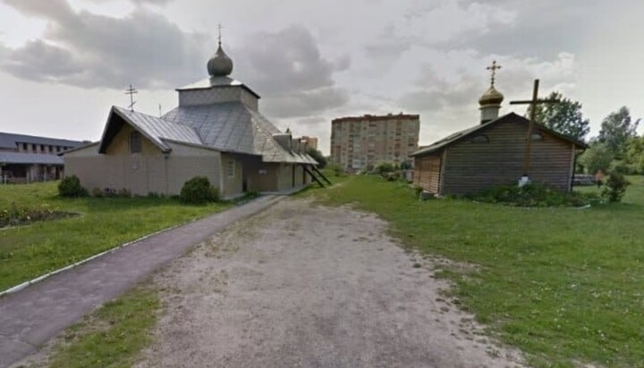 Снесенный храм УПЦ стоял напротив храма занятого ПЦУ. Фото: Facebook
