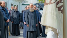 Управделами УПЦ на несколько часов задержали на КПП под Киевом