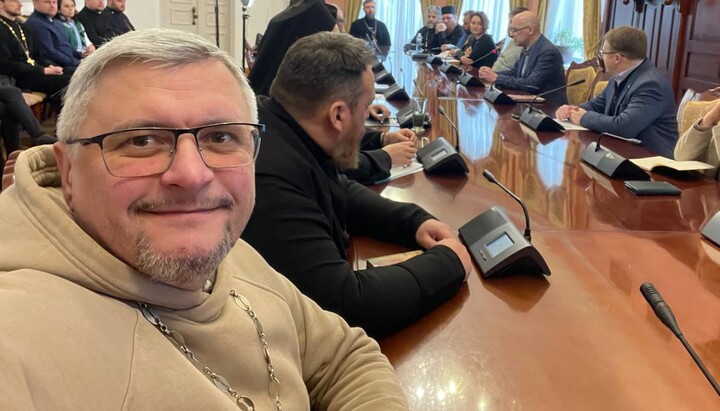 Протоиерей Андрей Пинчук на встрече с клириками ПЦУ в Софии Киевской. Фото: телеграм-канал Пинчука