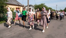 В Радивилове верующие УПЦ совершили крестный ход за мир в Украине