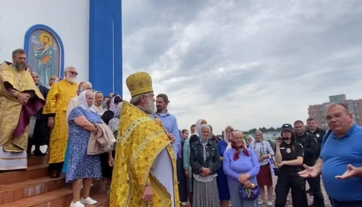 Віряни в Нетішині підтвердили вірність УПЦ. Фото: news.church.ua