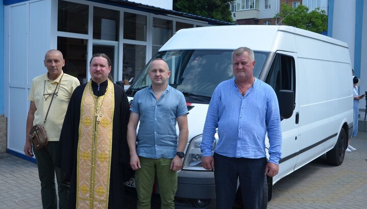 Громада УПЦ Хмельницького допомагає постраждалим від підриву Каховської ГЕС