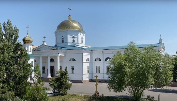 Одеська єпархія передала постраждалим у Херсоні 1 млн гривень і продукти