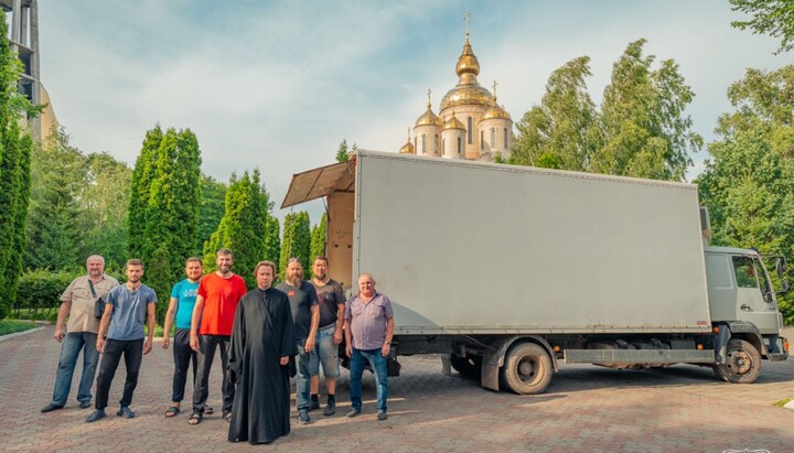 Гумдопомога для жителів Херсона. Фото: cherkasy.church.ua