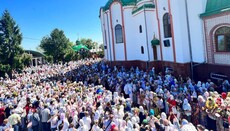 Море прихожан УПЦ молилось на Анниной горе