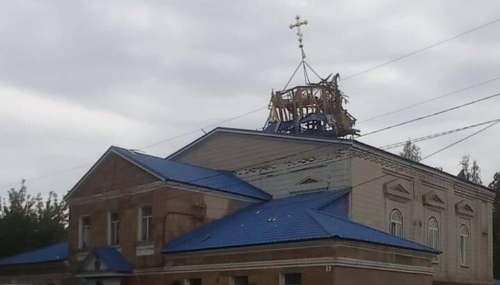 Храм Конотопської єпархії УПЦ, який зазнав пошкоджень під час обстрілу. Фото: сторінка єпархії у Facebook