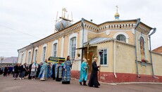 В монастыре Черкасс, где была попытка захвата, созывают верующих на стояние
