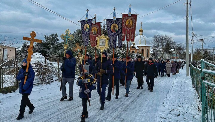 Крестный ход вокруг с. Козлин. Фото: rivne.church.ua