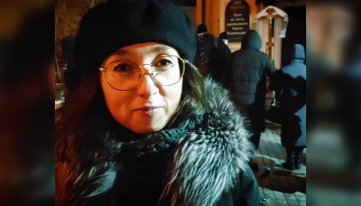 Прихожанка УПЦ призвала православных христиан как можно чаще приходить на молитву к Киево-Печерской лавре. Фото: скриншот видео Telegram-канала «Миряни»
