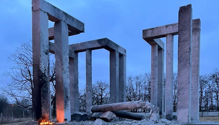 Горящий храм в Вишневом. Фото: «Реальный Киев»