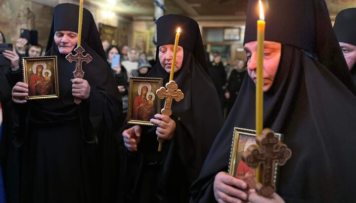 Новопостриженные монахини Успенского женского монастыря в селе Домбоки на Закарпатье. Фото: m-church.org.ua