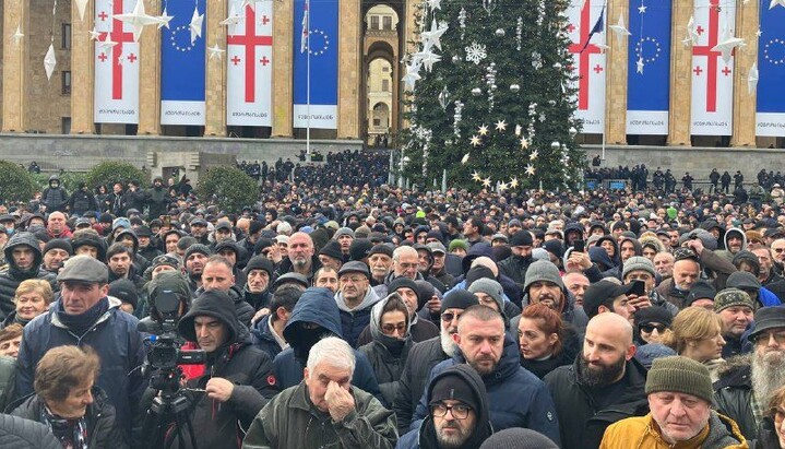 У Тбілісі тисячі людей вийшли на мітинг через осквернення ікони Матрони