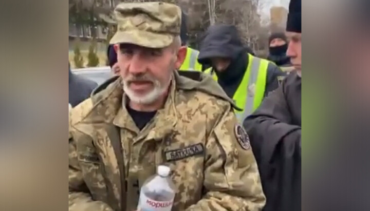 Захватчик Пантелеимоновского храма УПЦ Ю. Большаков. Фото: «Дозор»
