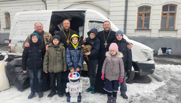 Священники УПЦ доставили партію допомоги у Донецьку та Харківську області