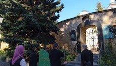 Believers pray in front of locked temple in Kyiv-Pechersk Lavra