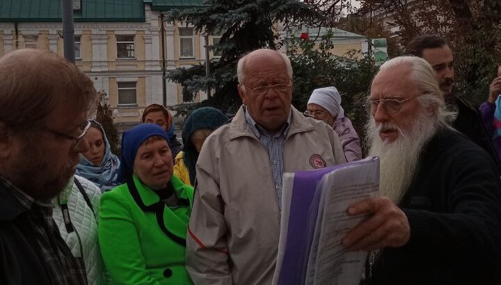 Молитвенное стояние возле Киево-Печерской лавры 30 сентября 2024 г. Фото: t.me/save_Lavra
