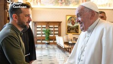 Painting of Bucha and flower of peace: Zelensky exchanges gifts with Pope