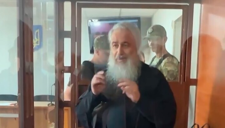 Μητρ. Αρσένιος από το κέντρο κράτησης ζήτησε να παραμείνουμε πιστοί στην Εκκλησία
