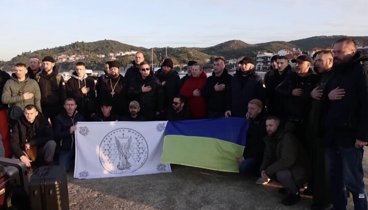 Ουκρανική αντιπροσωπεία στο λιμάνι της Ουρανούπολης. Φωτογραφία: στιγμιότυπο από το κανάλι YouTube "DRM News"