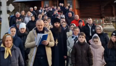 На Буковині віруючі звернулися до Венса напередодні штурму їхнього храму